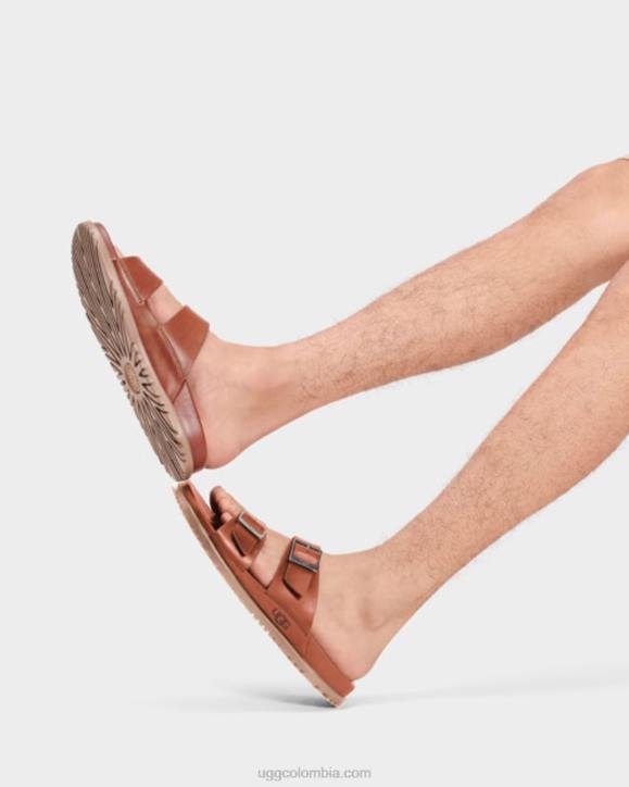 sandalias con hebilla wainscott cuero coñac hombres UGG 4VBT1403